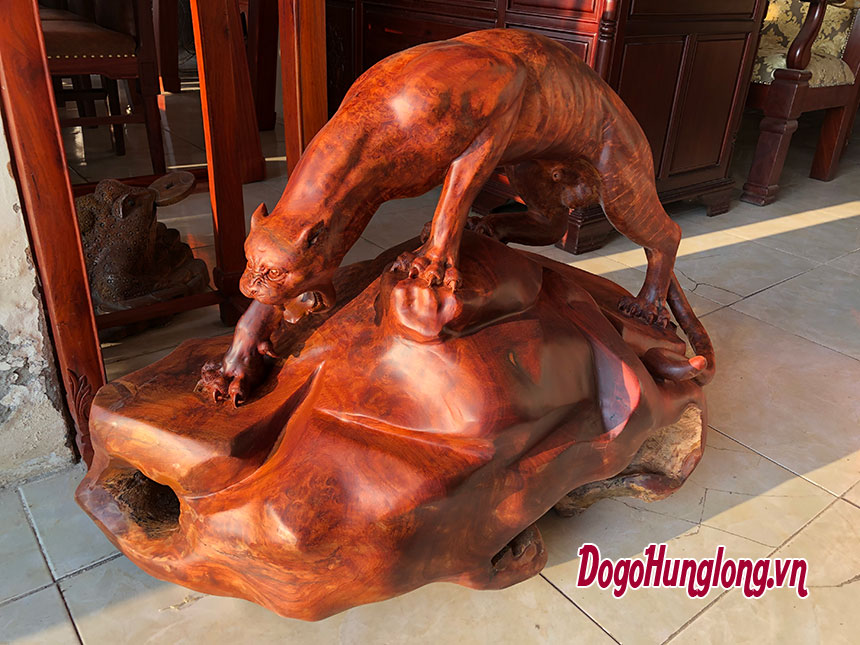 Tượng báo gấm toạ sơn gỗ hương. KT 90x50x68cm.