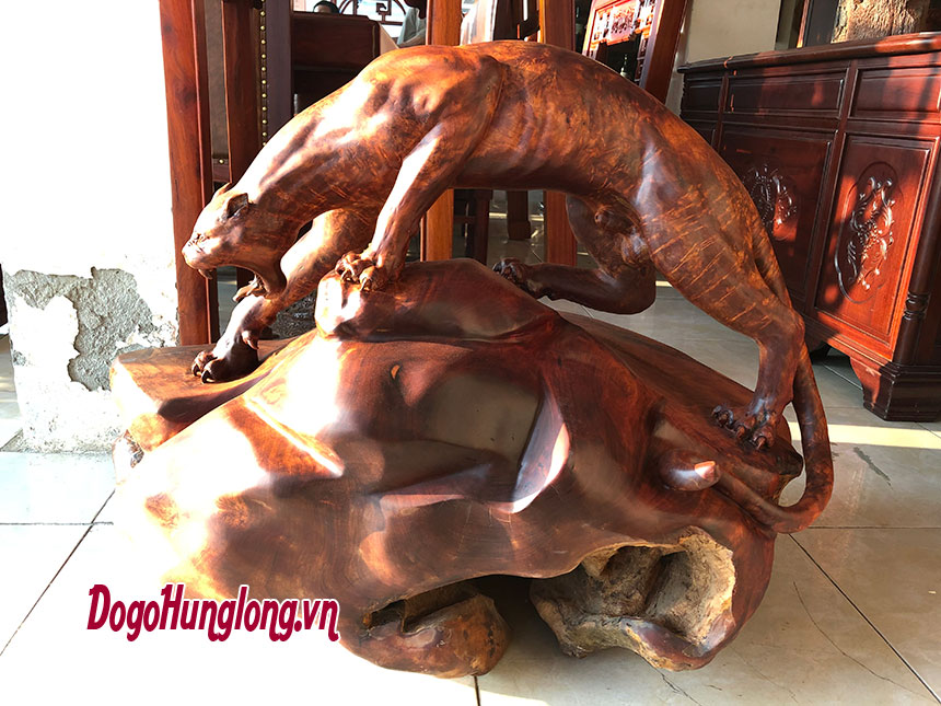 Tượng báo gấm toạ sơn gỗ hương. KT 90x50x68cm.