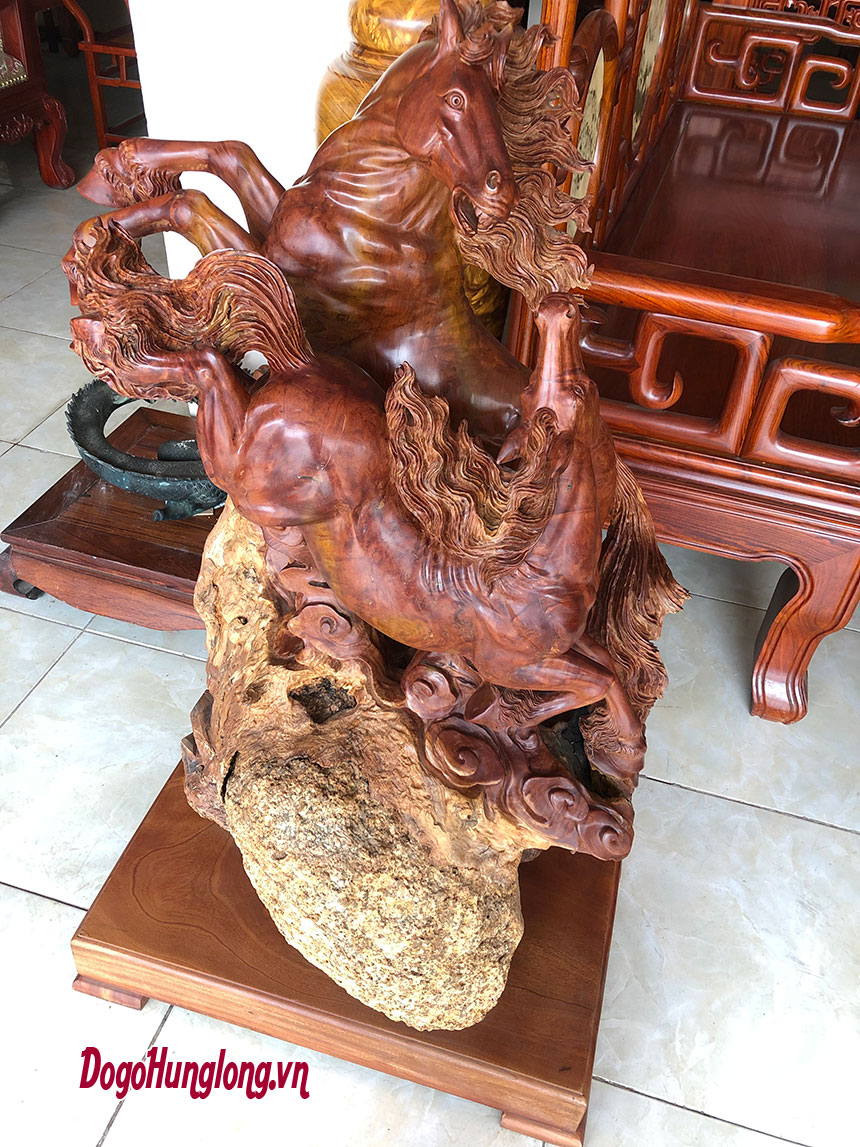 Tượng song mã gỗ hương, kt 115x60x48cm