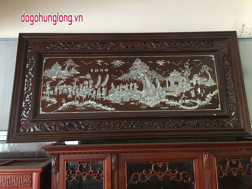 Tranh vinh quy bái tổ, gỗ gụ, kt 180x100cm.